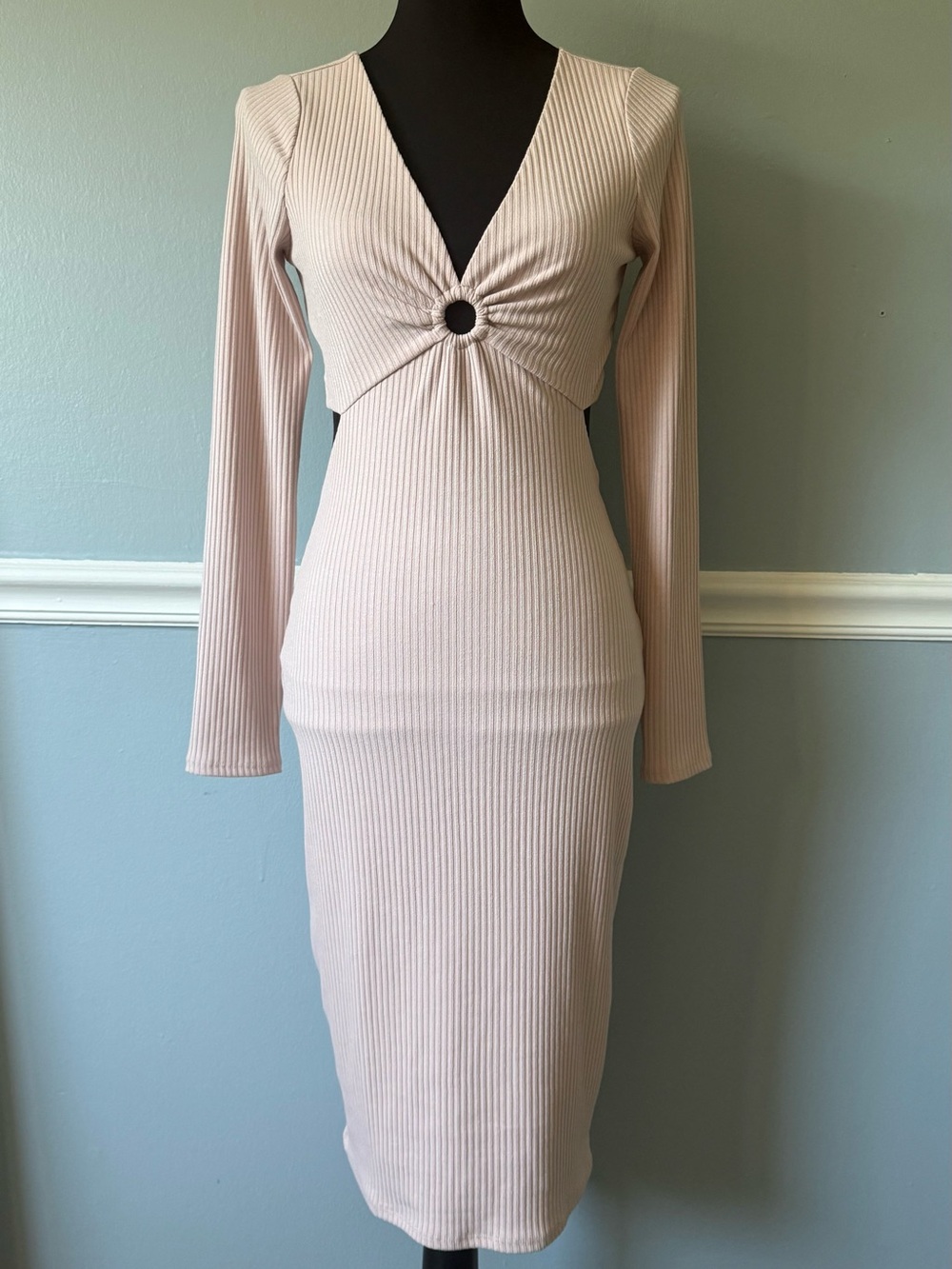 Guess Long Sleeve Ribbed Midi Dress with Front Ring Cutout Apricot- Beige Pink M